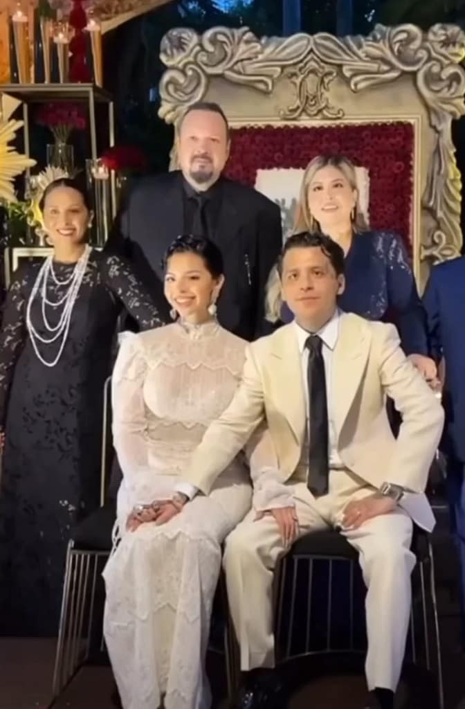 Angela Aguilar y Christian Nodal celebran su segundo Aniversario 5 Angela Aguilar y Christian Nodal celebran su segundo aniversario rodeados de familiares.